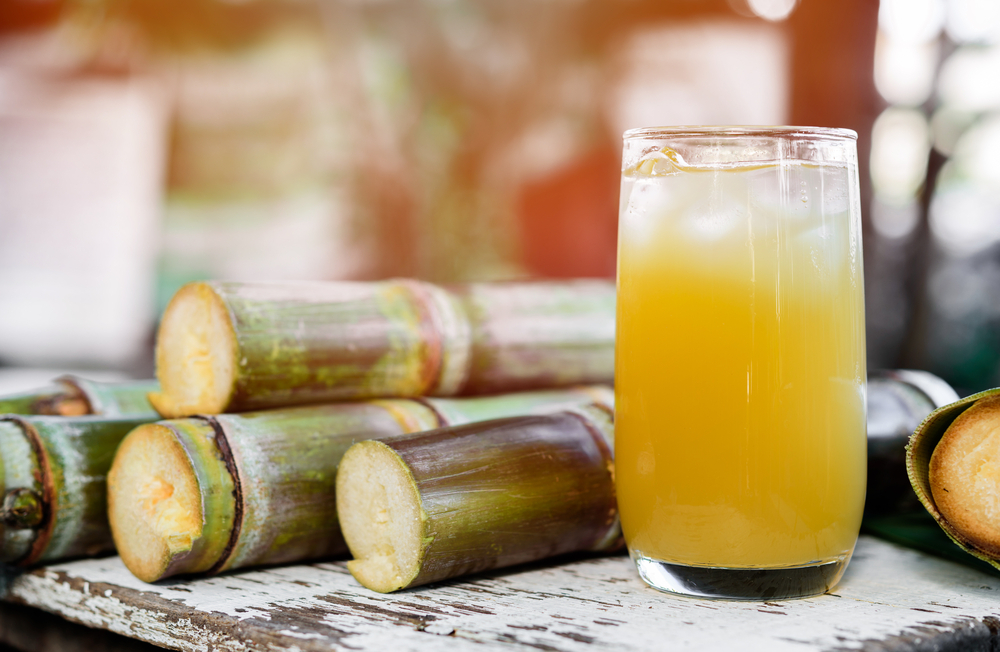 Сок сахарного тростника. Тростниковый сок. Сок из тростника. Бамбуковый сок.